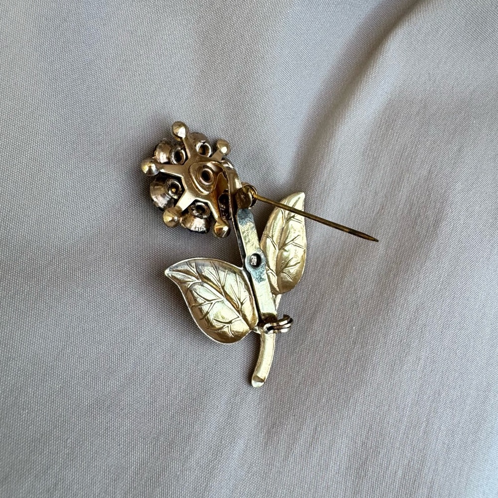 Flower brooch pin, vintage - Picture 2 of 4